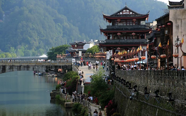 制定“一線一策”方案，實(shí)現(xiàn)電力設(shè)施與歷史環(huán)境的和諧共生