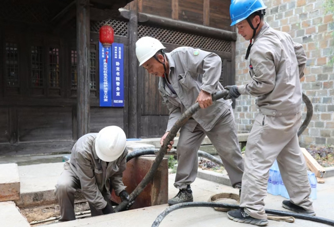 國網(wǎng)長汀供電公司工作人員正在施工