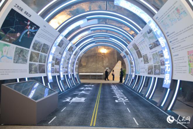 “時(shí)尚蓄勢(shì)——廈門(mén)空間再生”設(shè)計(jì)成果展。人民網(wǎng)記者 陳博攝