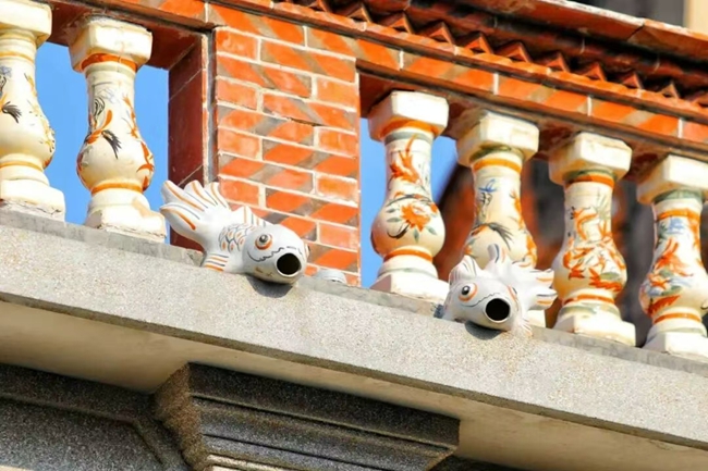 騎樓上的滴水獸。圖源：鯉城微事