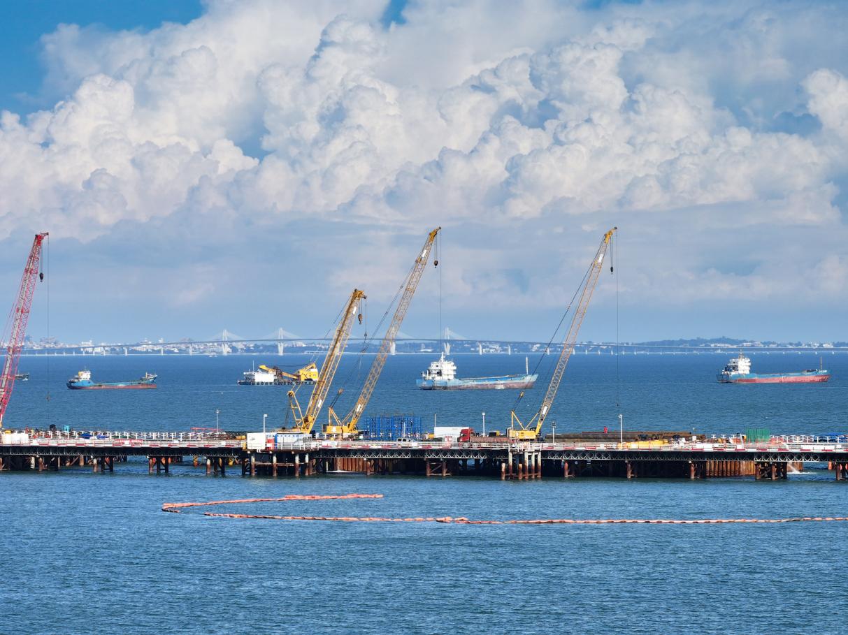 建設(shè)中的廈金大橋（廈門段）。席婷婷攝