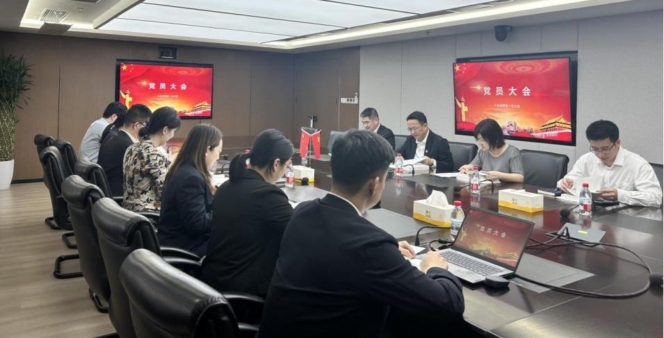 興業(yè)資管黨委書記為第一黨支部全體黨員上專題黨課。興業(yè)資管供圖