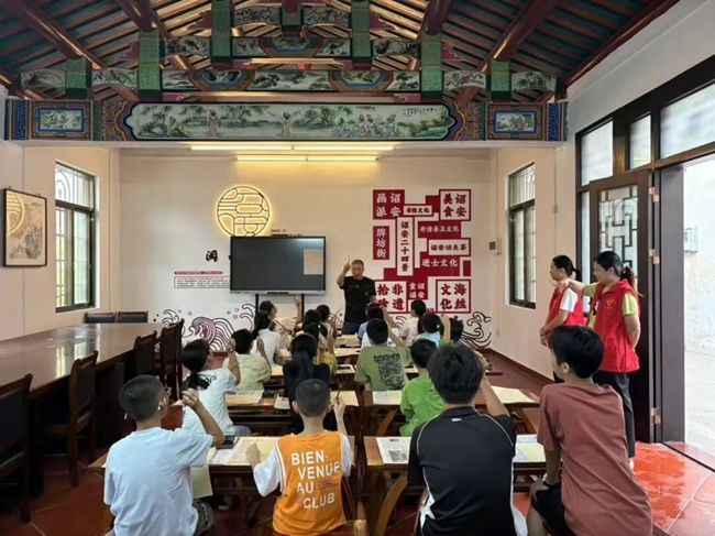 書法教學(xué)在沈氏家廟“閩”課堂開展