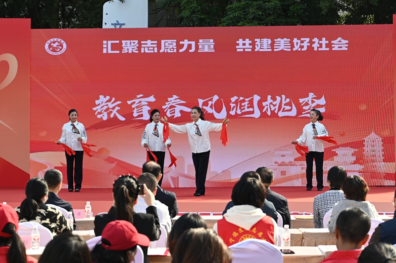 蕉城區(qū)大眾文化協(xié)會(huì)志愿服務(wù)隊(duì)快板宣講