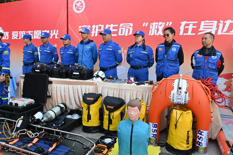 寧德市藍(lán)天救援隊(duì)面向市民群眾科普應(yīng)急救護(hù)知識(shí)