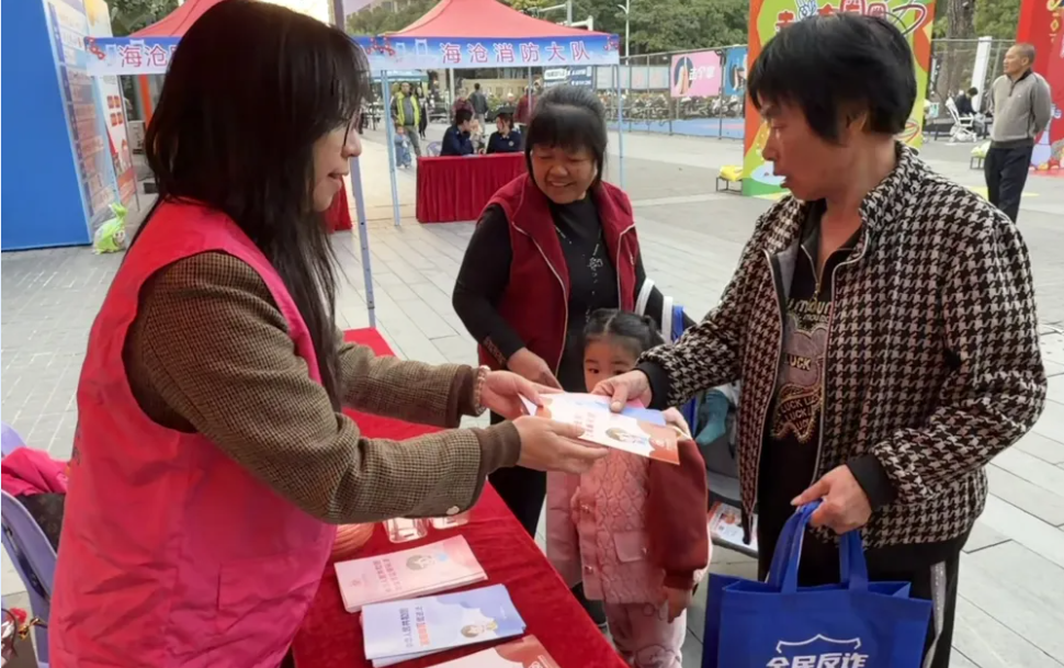 海滄區(qū)婦聯(lián)普法宣傳市集