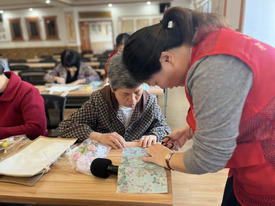 湖里區(qū)婦聯(lián)“普法+手工”宣講