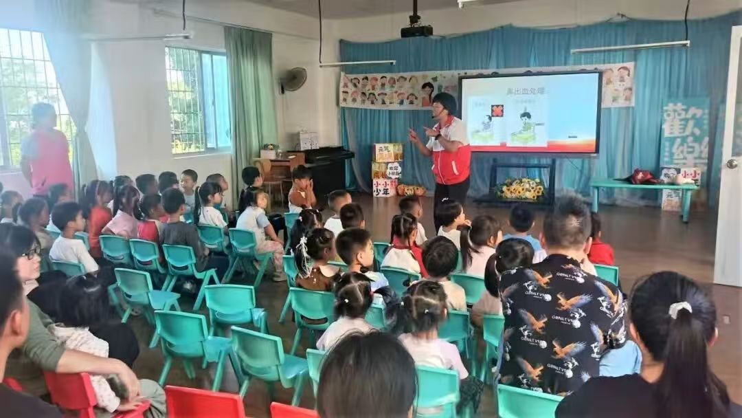 海滄區(qū)海農(nóng)社區(qū)婦聯(lián)走進中滄嘉裕幼兒園為家長們培訓(xùn)