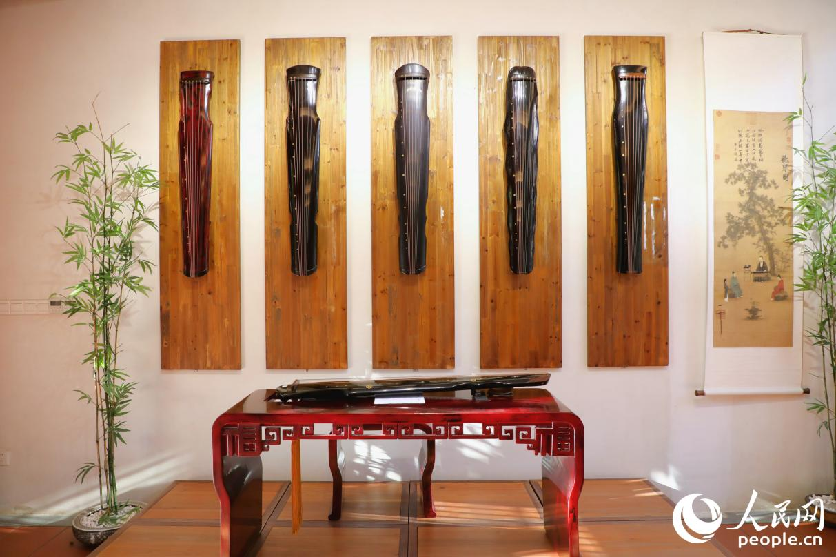 龍人古琴。人民網(wǎng)記者 李唯一攝
