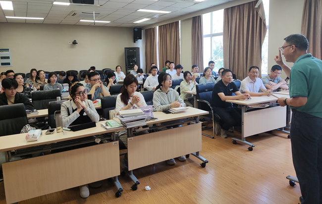 利用寒暑假開展雅思公益培訓(xùn)