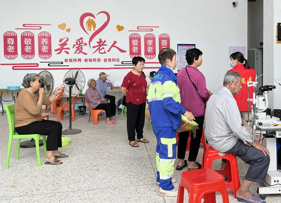 東山縣康美鎮(zhèn)城垵村“幸福食堂”開展義診活動(dòng)。東山縣委宣傳部供圖