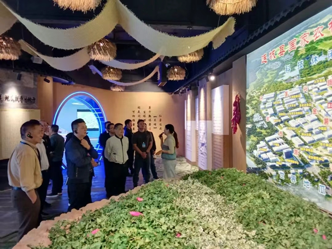 現(xiàn)場(chǎng)參觀