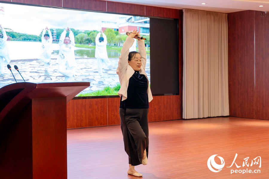 福建中醫(yī)藥大學附屬第三人民醫(yī)院主任醫(yī)師陳淑嬌作專題授課。實習生 鄭舒塵攝