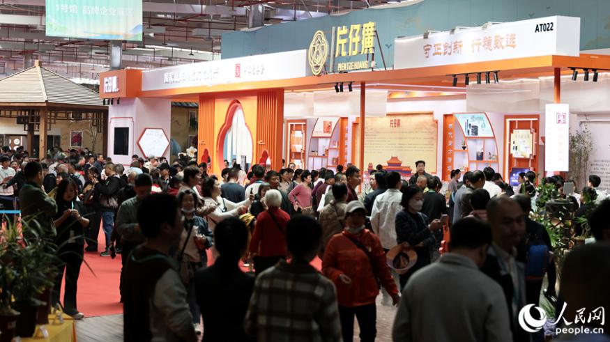 此次展會(huì)吸引超400家國(guó)內(nèi)外企業(yè)參展。人民網(wǎng)記者 李昌乾攝