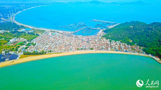 風光旖旎的澳角村。人民網(wǎng) 李昌乾攝