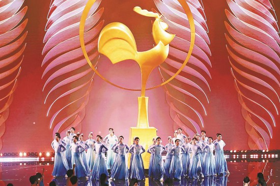 2025年中國金雞百花電影節(jié)暨第38屆中國電影金雞獎11日在廈門開幕。 林梓健 攝